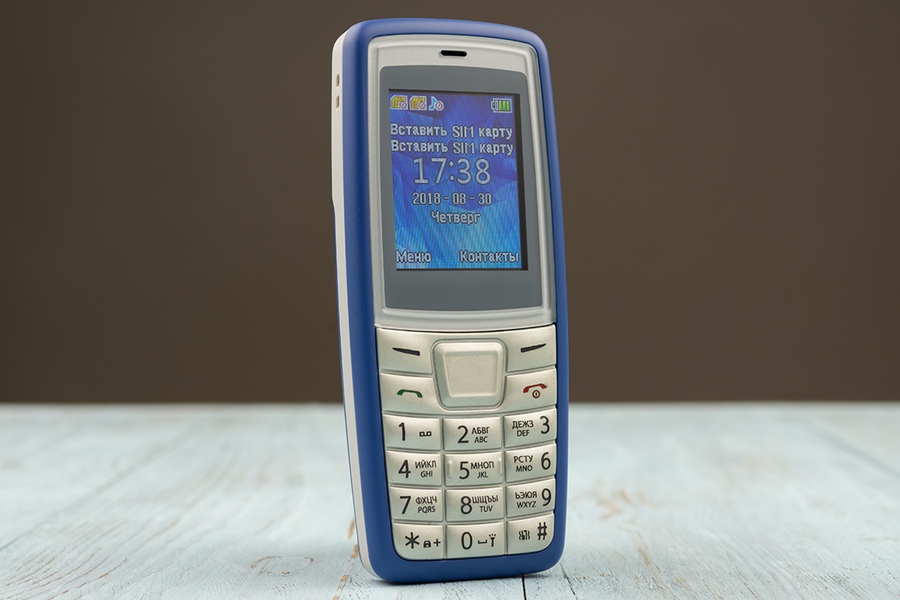 Обзор Vertex M111: кнопочный телефон в реально узнаваемом ретро-стиле