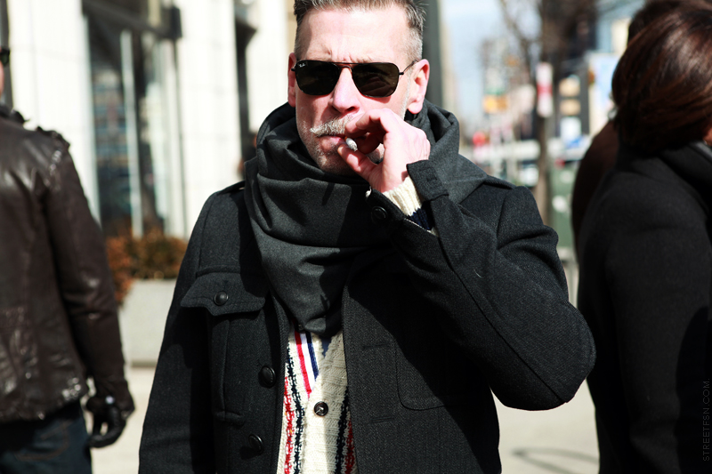5 стильных вариантов повязать мужской шарф