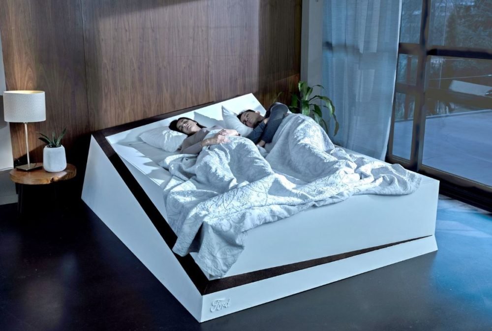 «Умная» кровать от Ford для семейных пар