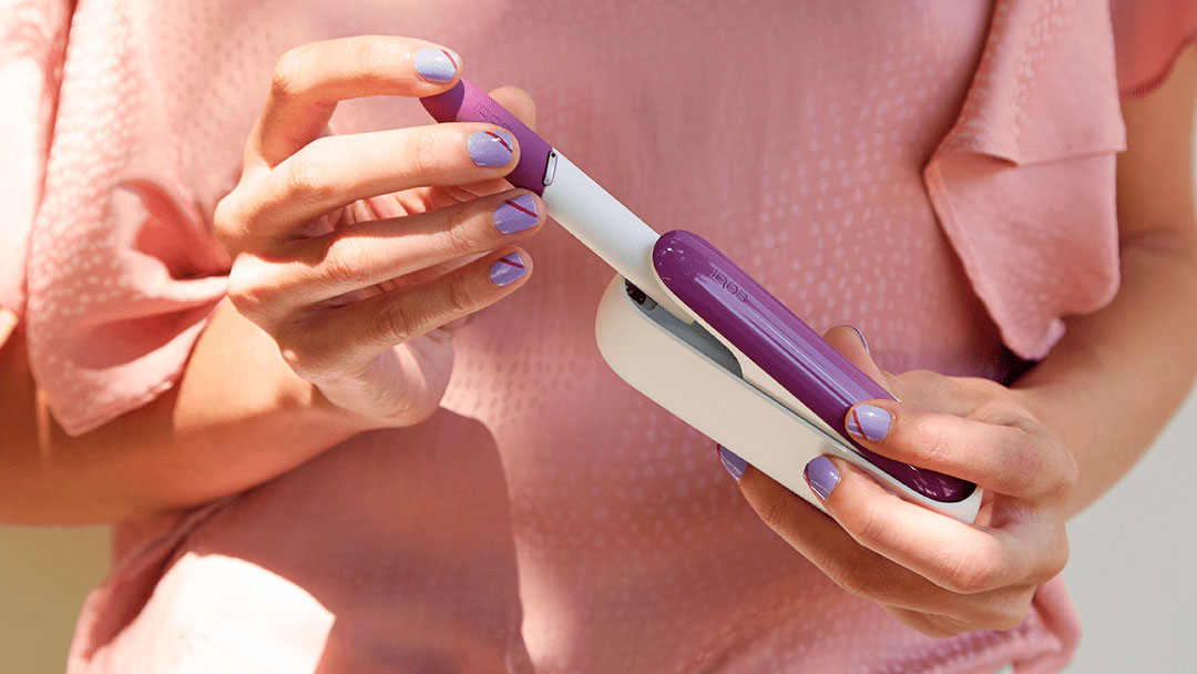 Белый Айкос 3 с фиолетовыми аксессуарами