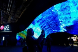 LG представила инсталляции из OLED-экранов «ВОЛНА» и «ФОНТАН» на выставке CES-2020