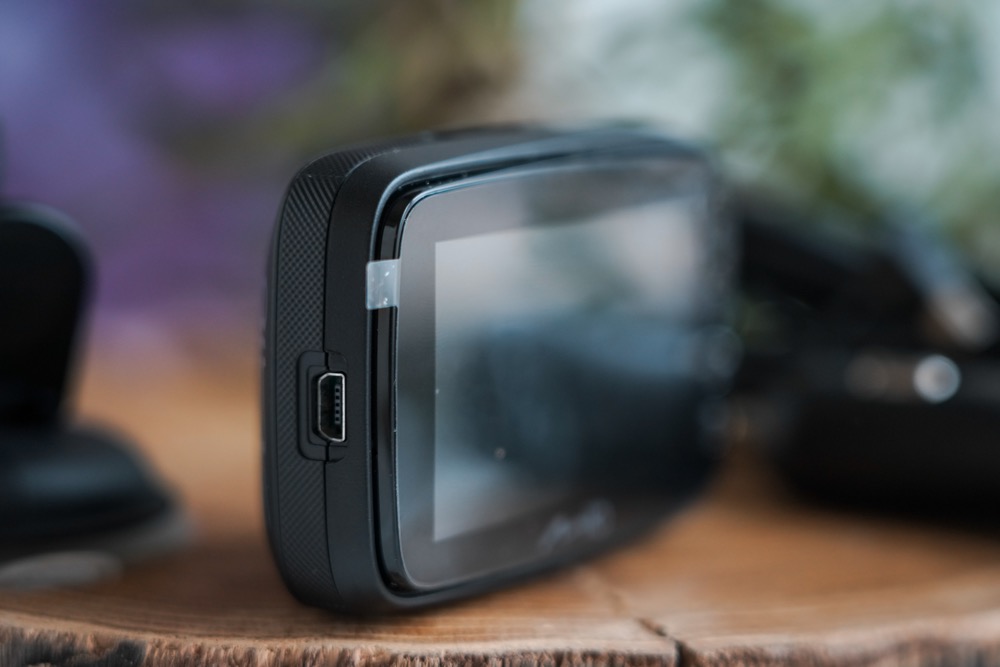 Видеорегистратор Mio MiVue 812 с системой Smart Alert