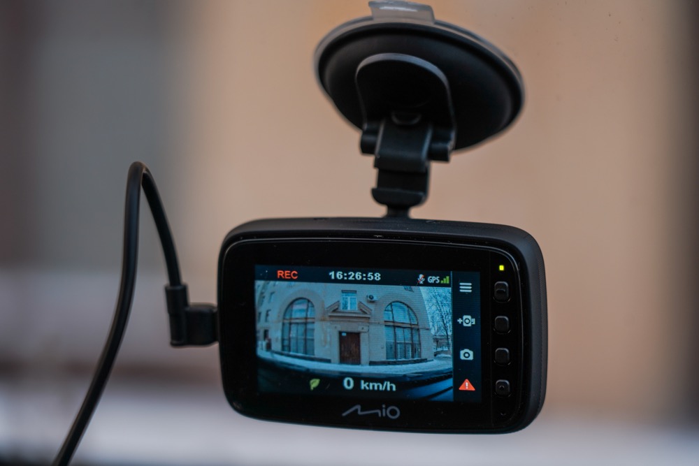Видеорегистратор Mio MiVue 812 с системой Smart Alert