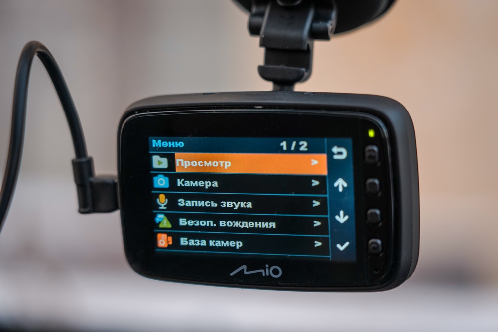 Видеорегистратор Mio MiVue 812 с системой Smart Alert
