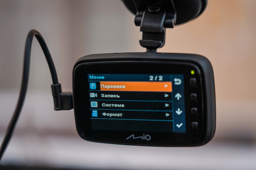 Видеорегистратор Mio MiVue 812 с системой Smart Alert