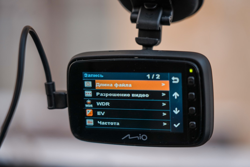Видеорегистратор Mio MiVue 812 с системой Smart Alert