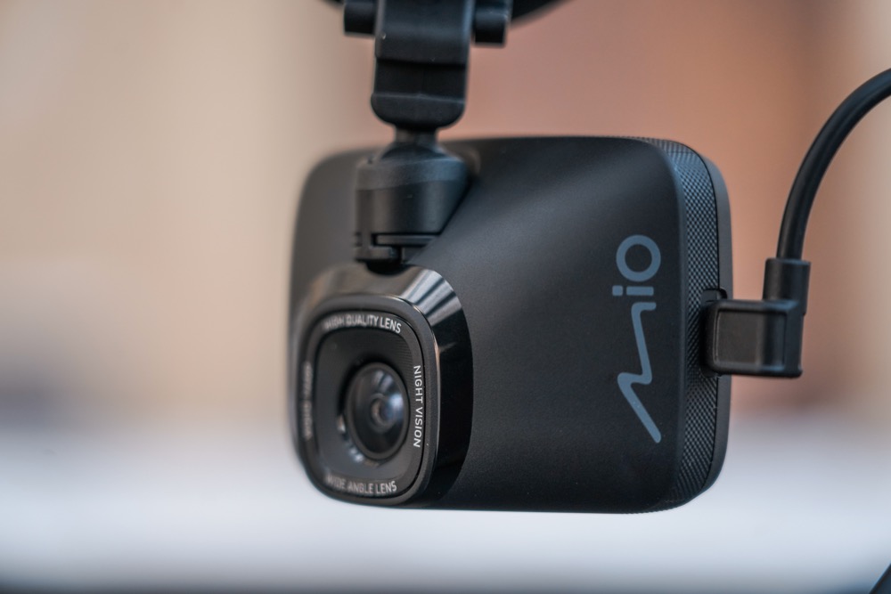 Видеорегистратор Mio MiVue 812 с системой Smart Alert