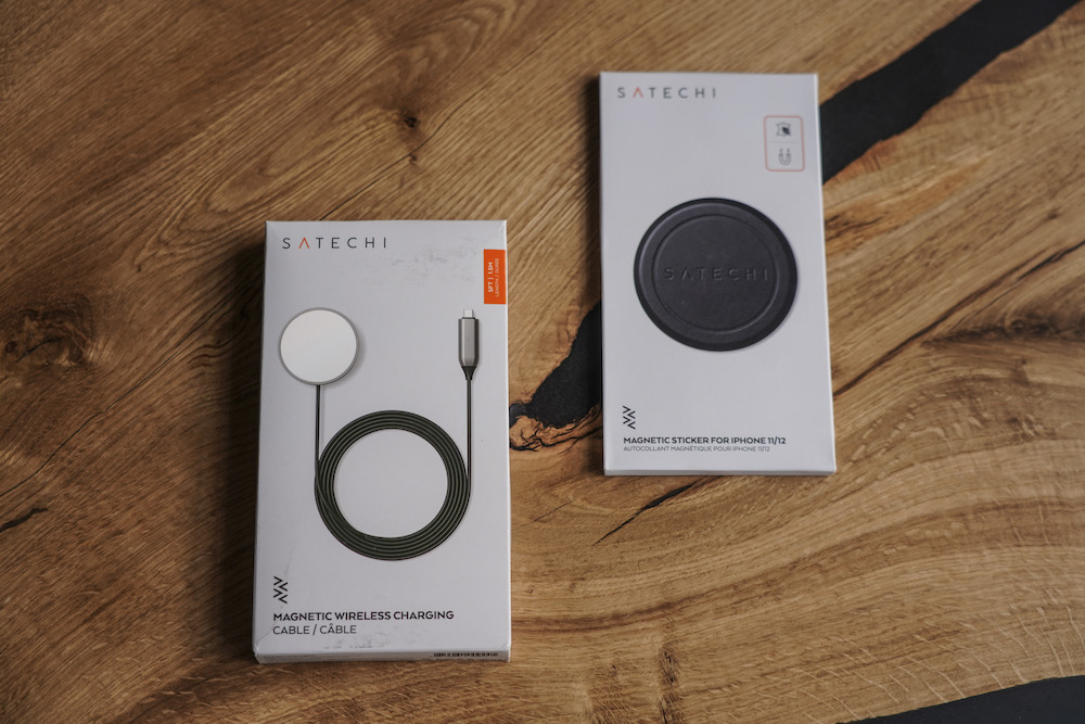 Стикер MagSafe Satechi Magnetic Sticker для iPhone 11/12 (ST-ELMSK) в связке с беспроводным зарядным устройством Satechi USB-C Magnetic Wireless Charging Cable (ST-UCQIMCM)