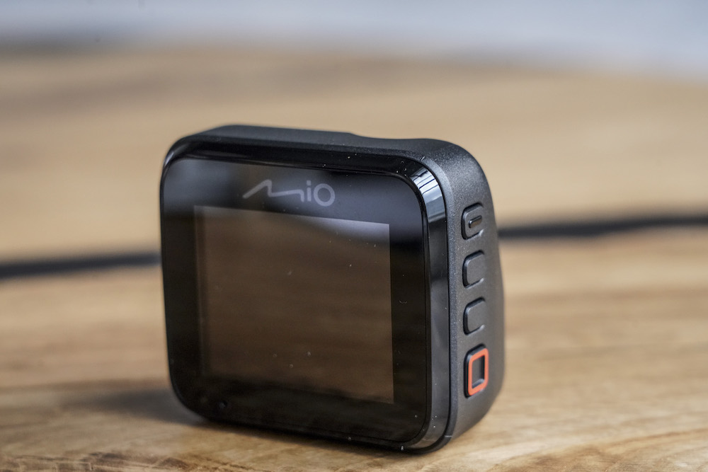 Видеорегистратор Mio MiVue C520 — компактность