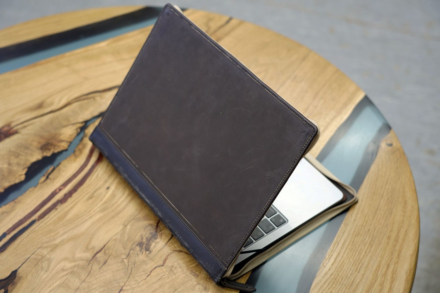 Чехол BookBook специально для любимого MacBook и другие ништяки от Twelve South