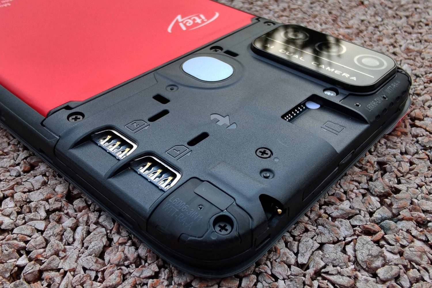 Itel A48 – недорогой смартфон для школьника