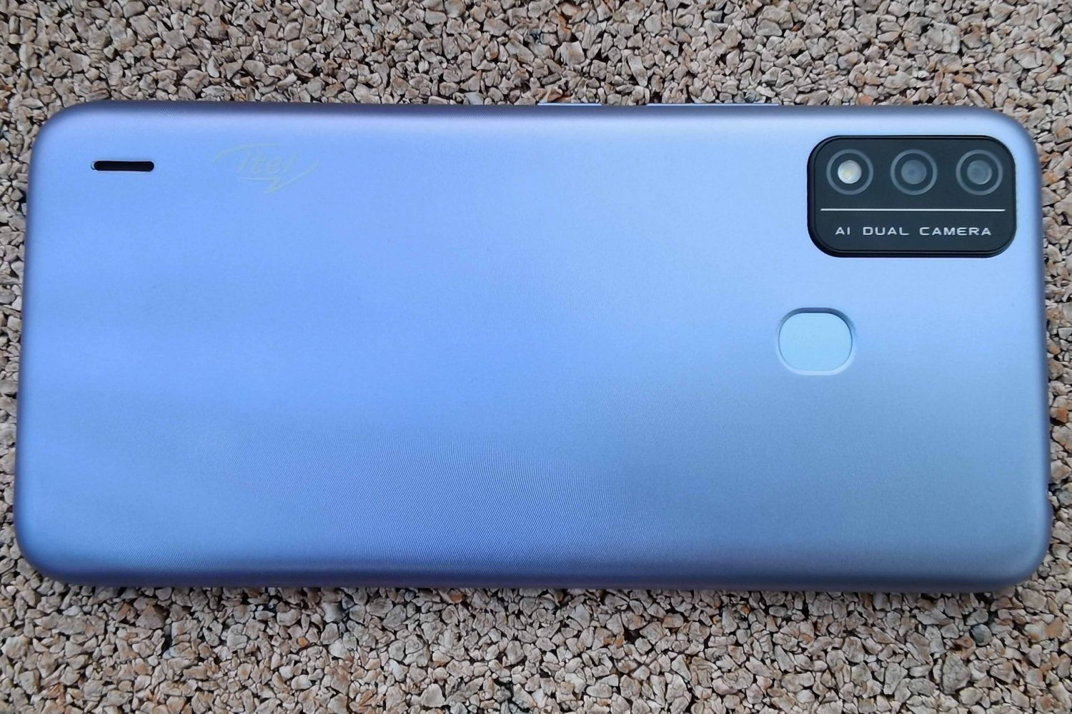 Itel A48 – недорогой смартфон для школьника