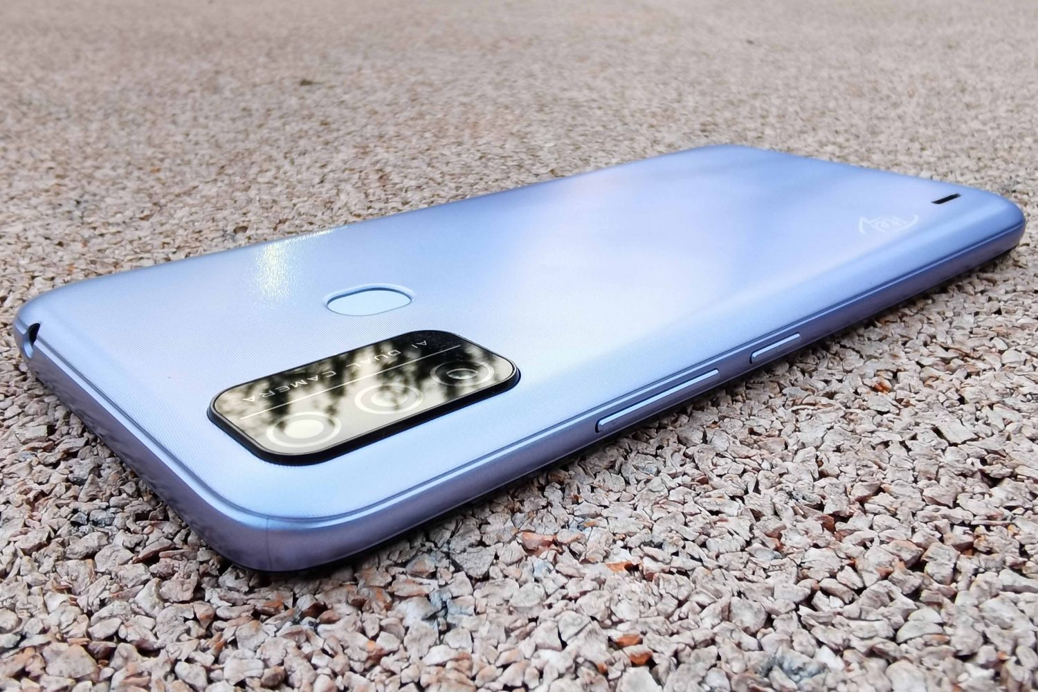 Itel A48 – недорогой смартфон для школьника