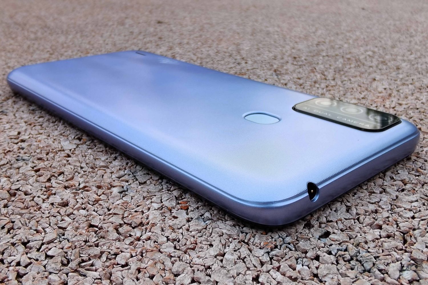 Itel A48 – недорогой смартфон для школьника