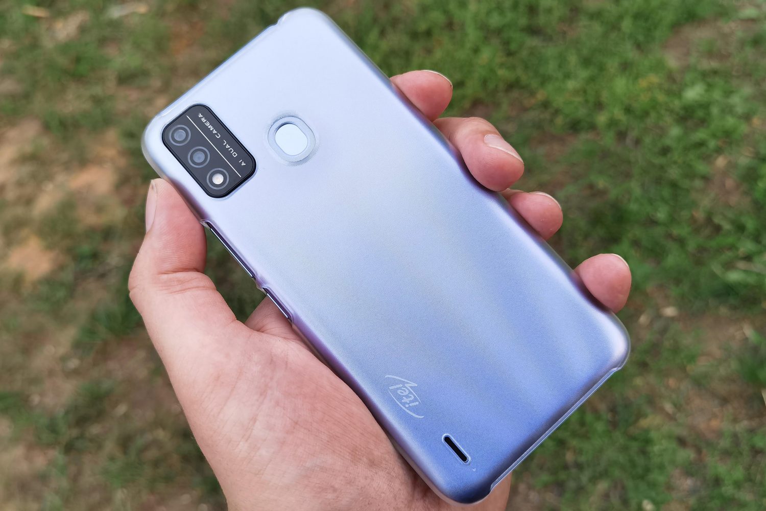 Itel A48 – недорогой смартфон для школьника