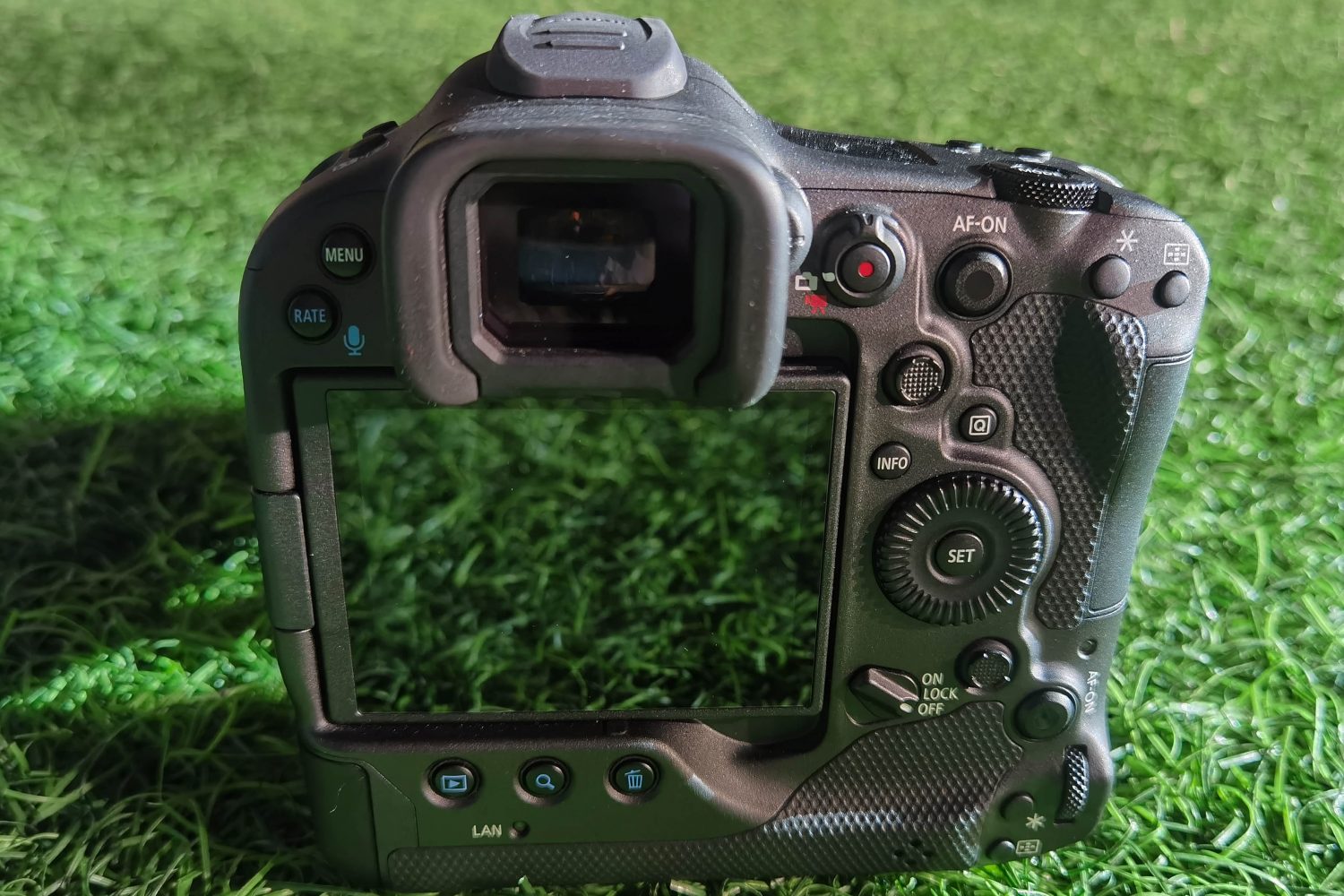 Представлена профессиональная беззеркальная камера Canon EOS R3