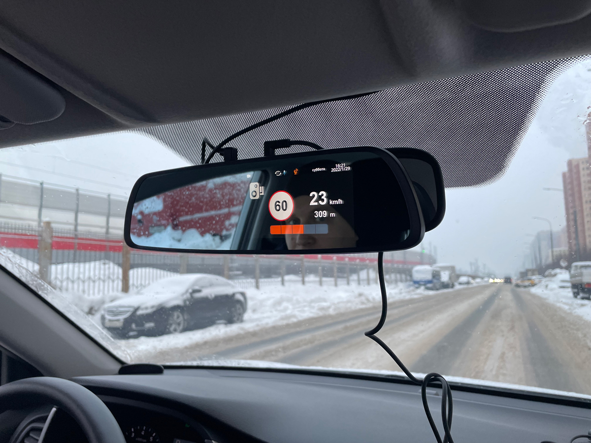 MiVue R45 — видеорегистратор-зеркало с GPS от Mio