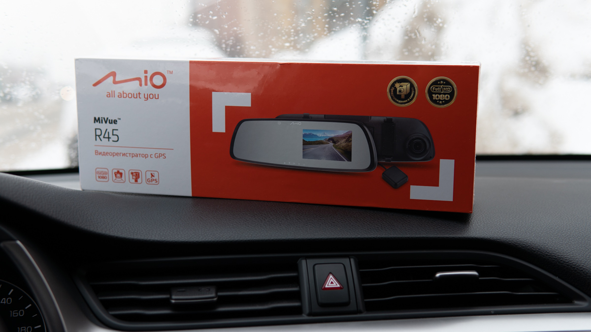 MiVue R45 — видеорегистратор-зеркало с GPS от Mio
