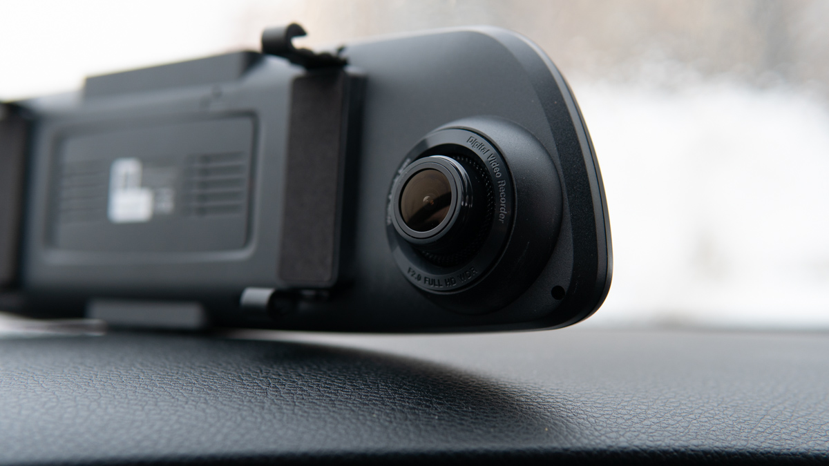 MiVue R45 — видеорегистратор-зеркало с GPS от Mio