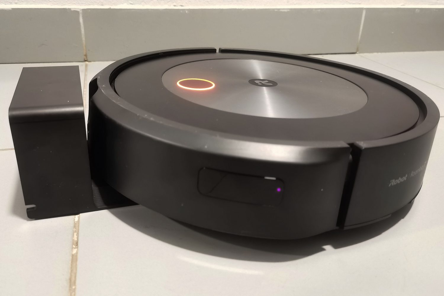 Отличный помощник по дому iRobot Roomba j7