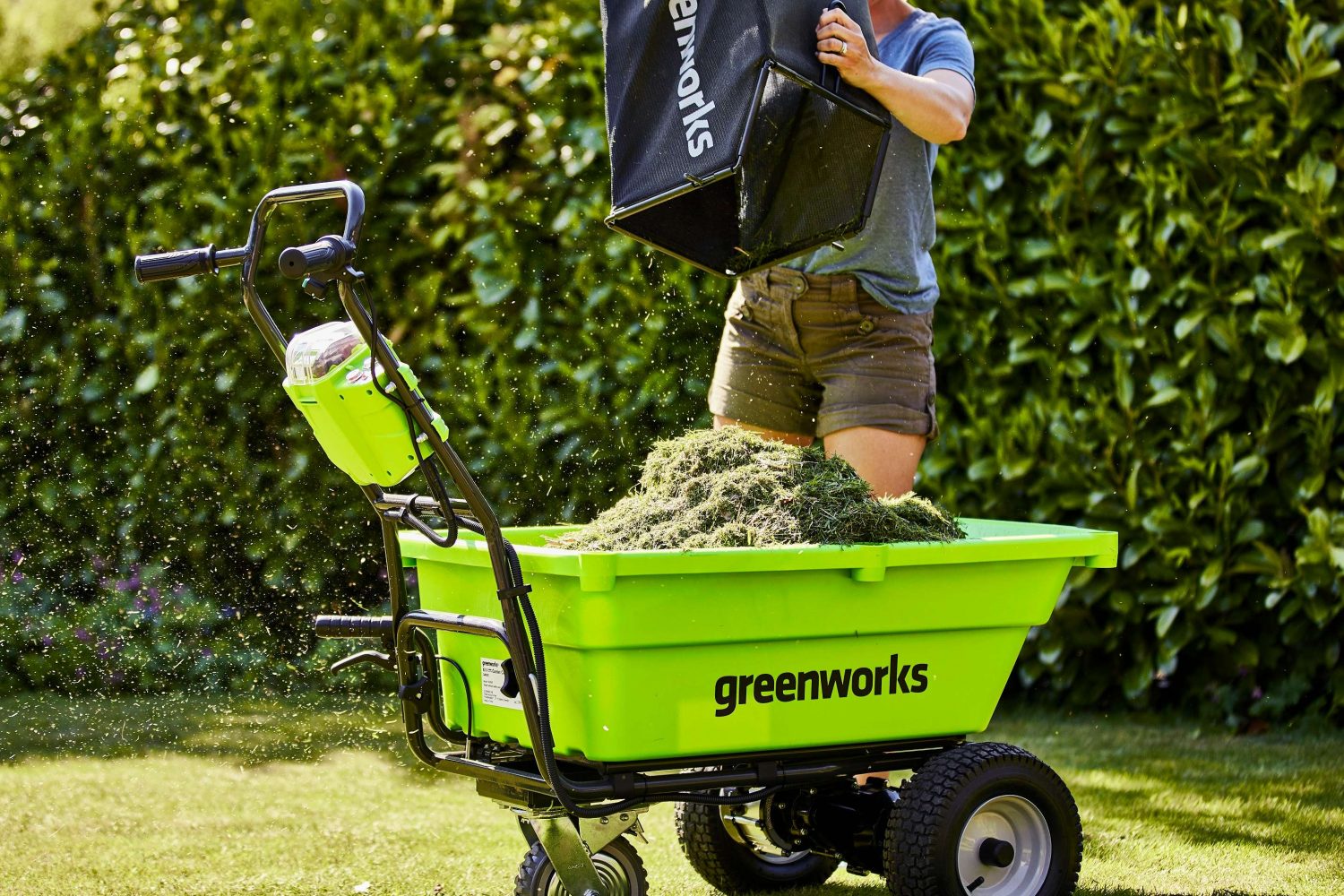 Greenworks представила самоходную садовую тележку