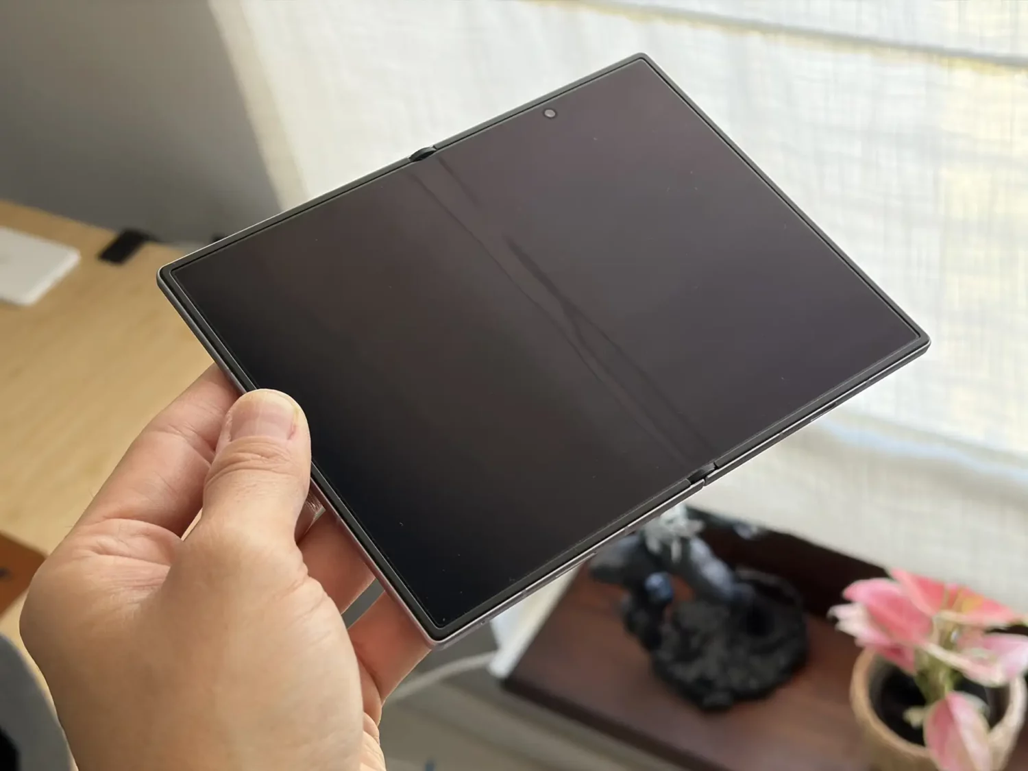 Samsung Z Fold 8: как выглядит складка на экране после недели использования