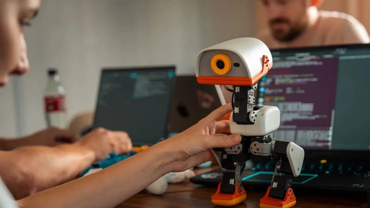 Hugging Face: робот-утка за $399 для разработчиков