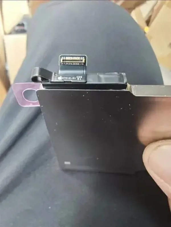 Аккумулятор iPhone 18 Pro Max на 5391 мА·ч попал на фото