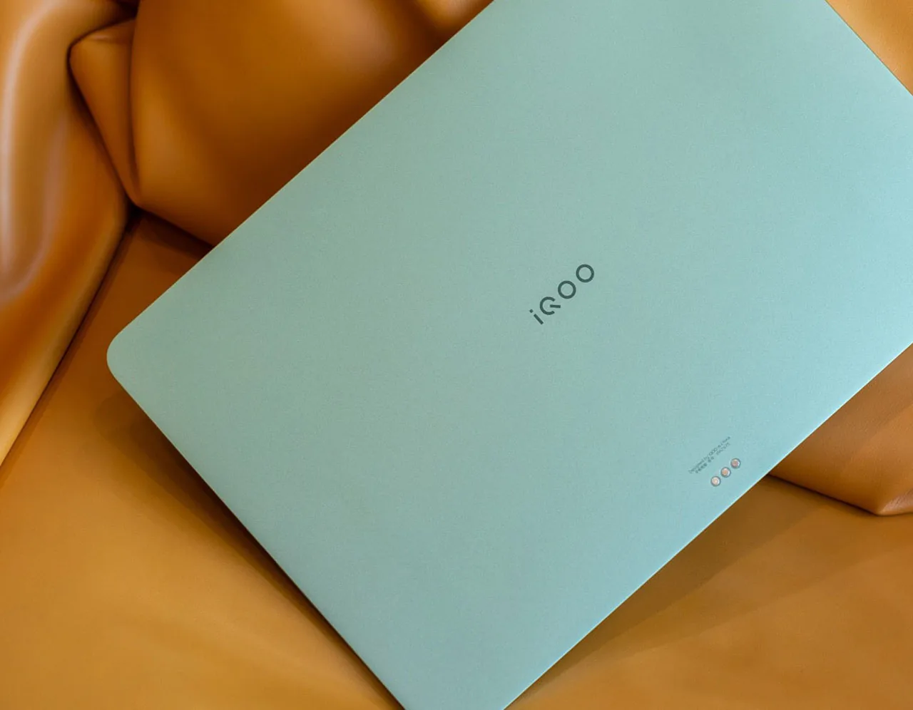 iQOO Pad mini засветился на фото: компактный планшет с турбиной