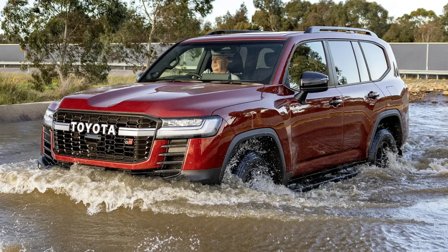 Land Cruiser 300 2027: гибрид вместо V6 и новые цены в Японии