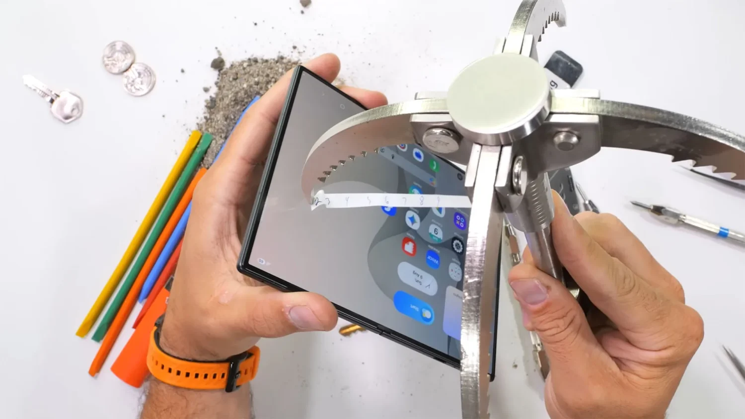 Samsung Galaxy Z Fold 8 проверили на прочность