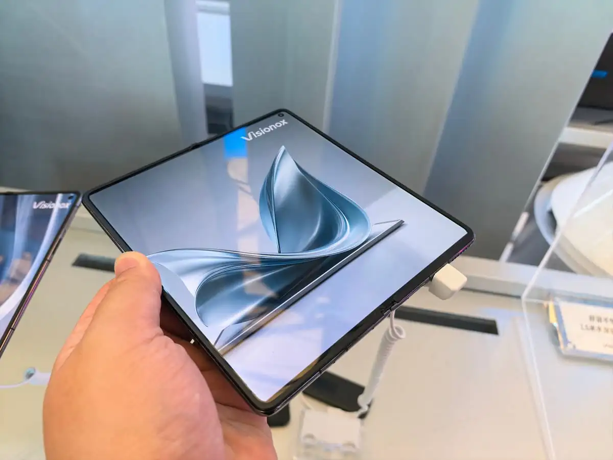 Visionox показала складной AMOLED с почти невидимой складкой