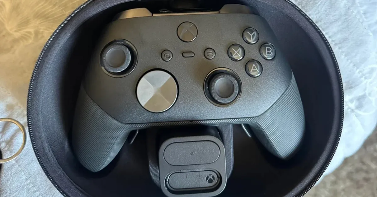 Случайно купленный прототип Xbox Elite 3 засветили на фото