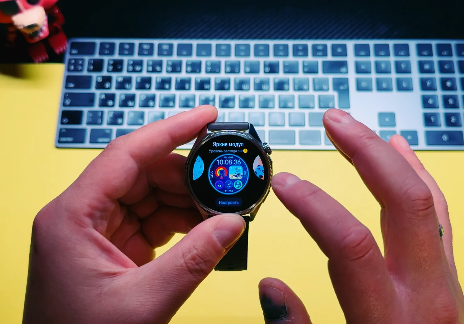 AMOLED-экран Huawei Watch GT 7 крупным планом