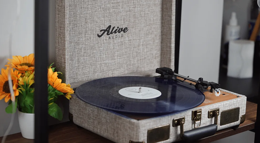 Alive Audio представила виниловый проигрыватель Glam