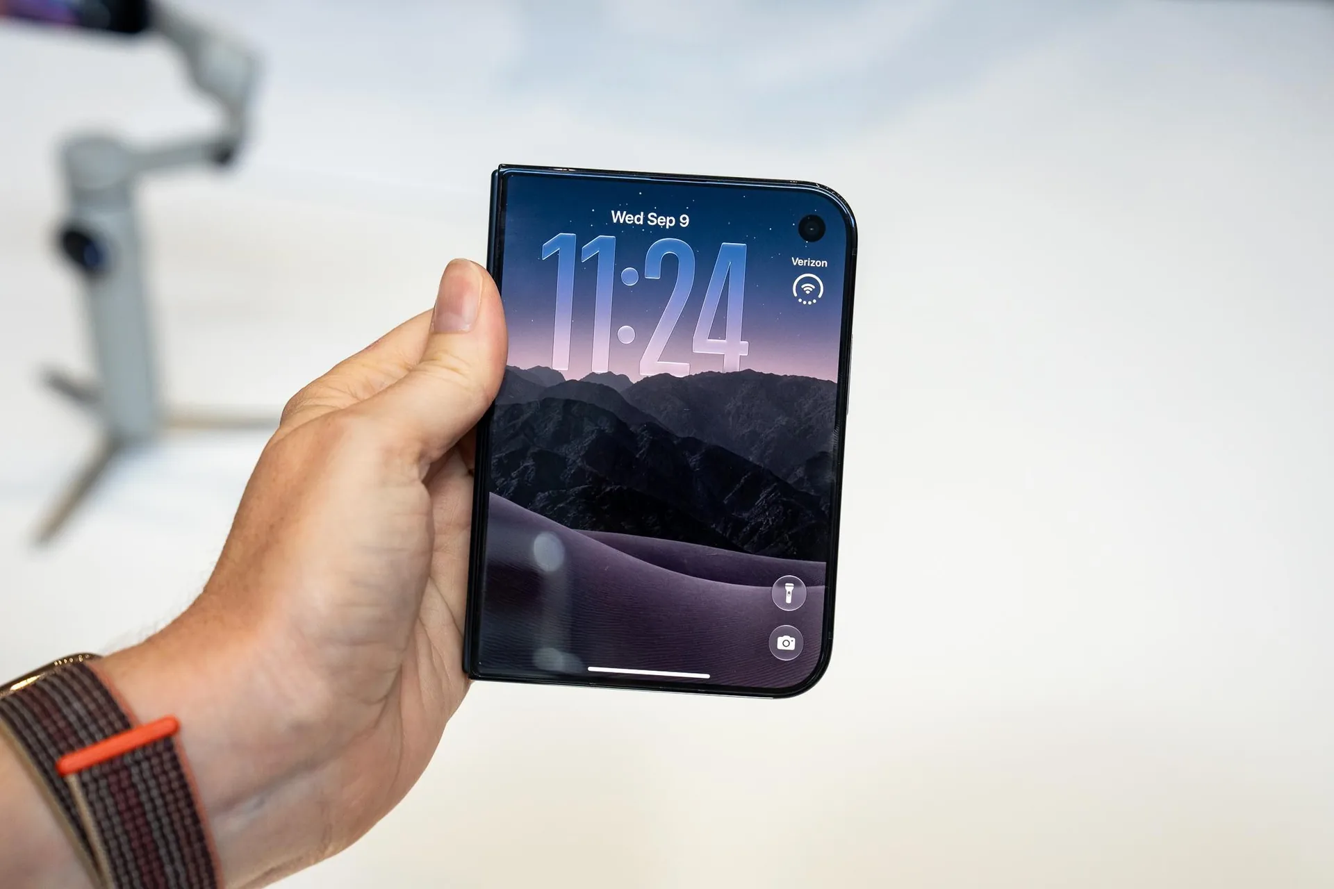 Apple показала первый складной iPhone Duo с экраном 7,6 дюйма
