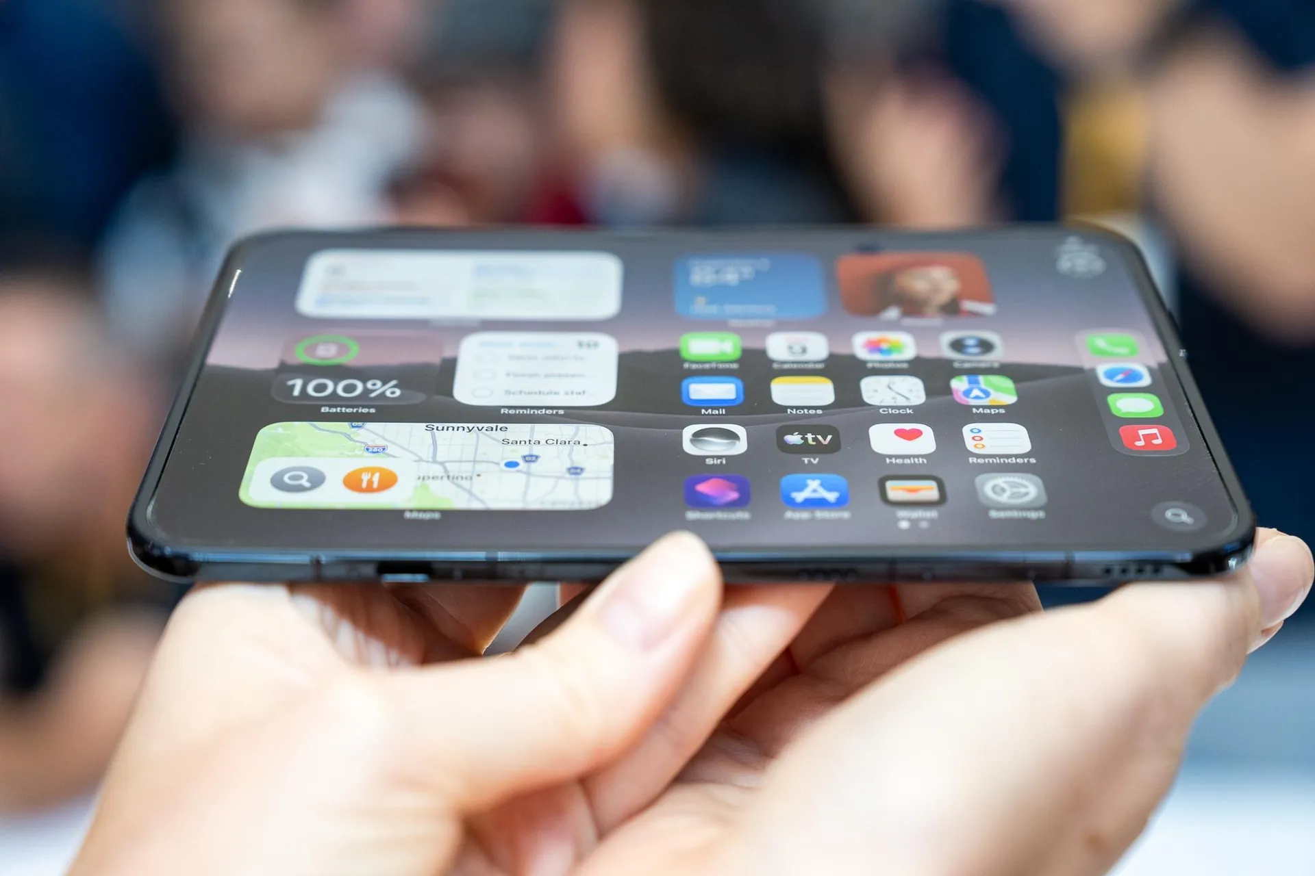 Apple показала первый складной iPhone Duo с экраном 7,6 дюйма