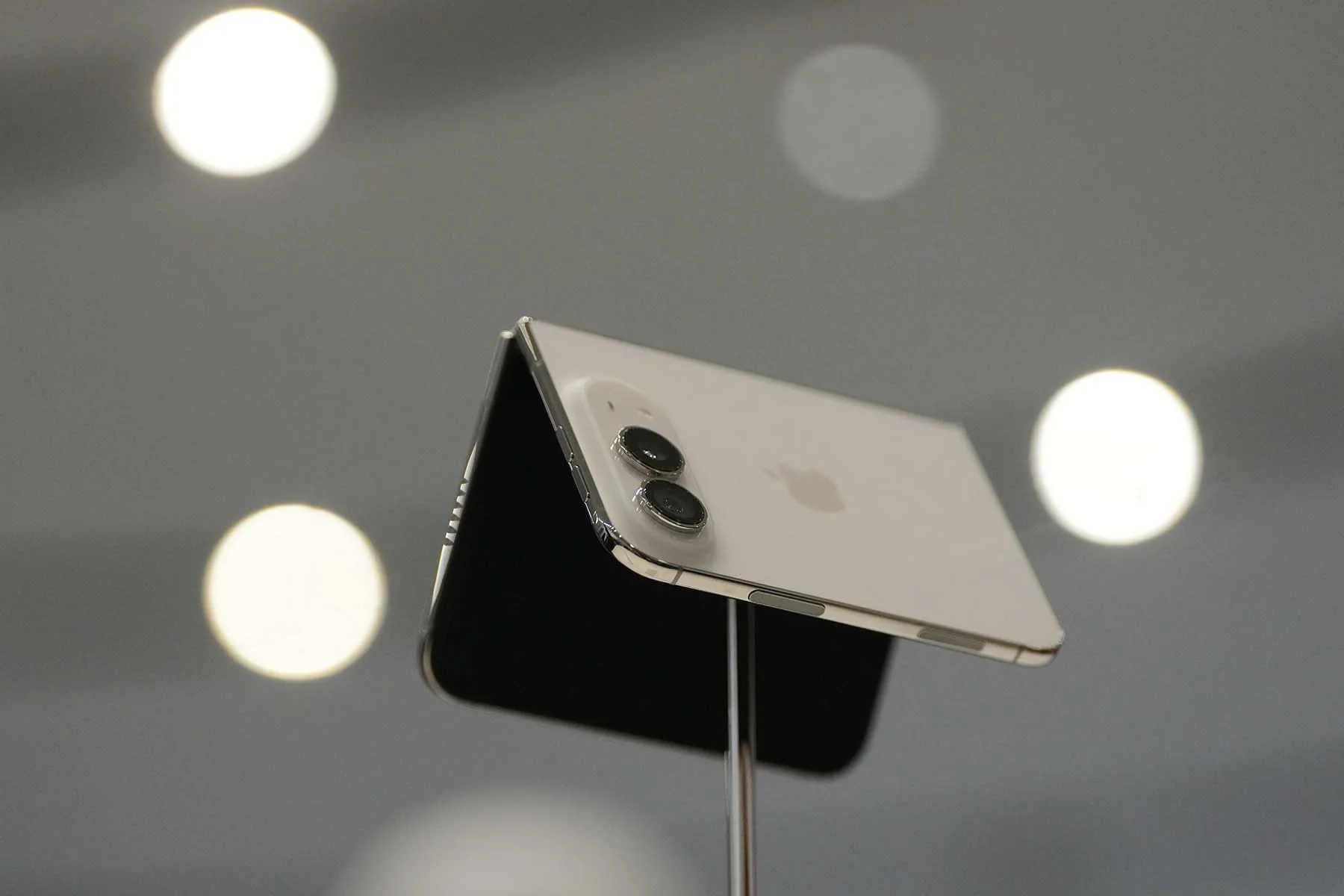 Марк Гурман: Apple готовит линейку складных iPhone Duo