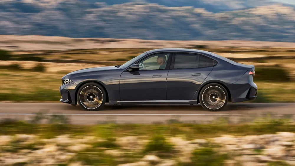 BMW представила восьмое поколение 3-й серии — флагманом стала M350 xDrive с 443 л. с.