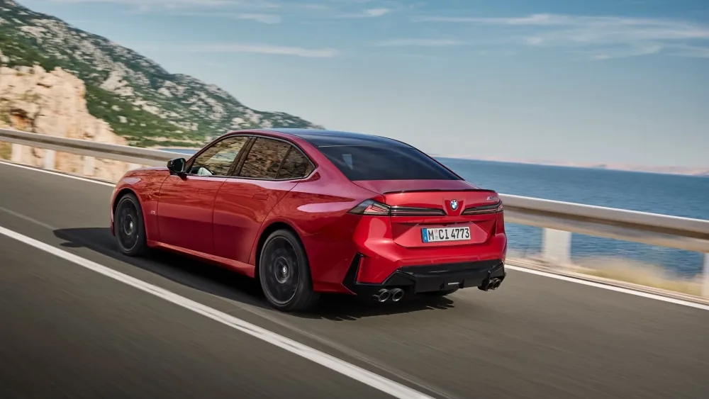 BMW представила восьмое поколение 3-й серии — флагманом стала M350 xDrive с 443 л. с.