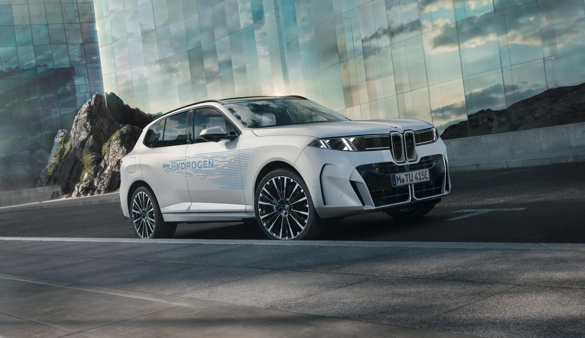BMW iX5 Hydrogen разгоняется до 100 км/ч быстрее бензинового X5