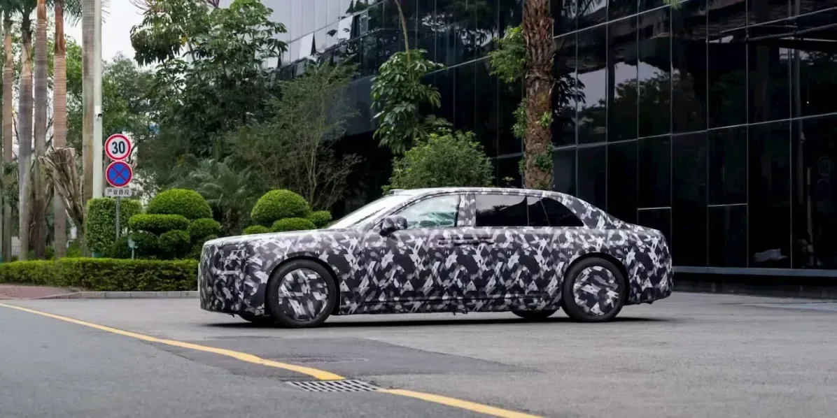 BYD готовит электроседан за около 25 302 400 рублей с дверьми как у Rolls-Royce
