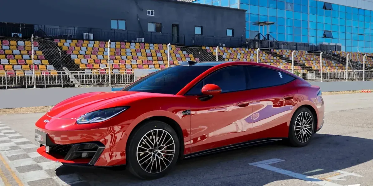 BYD Formula S: 900 км запаса хода и зарядка за 9 минут