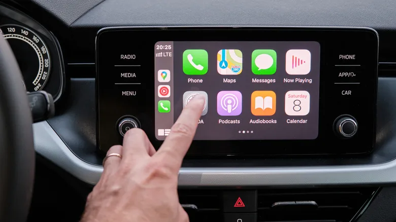 Как настроить CarPlay: обои, фокус вождения и голосовой контроль