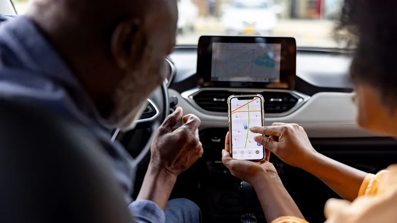 Как переключить CarPlay между двумя iPhone в одной машине