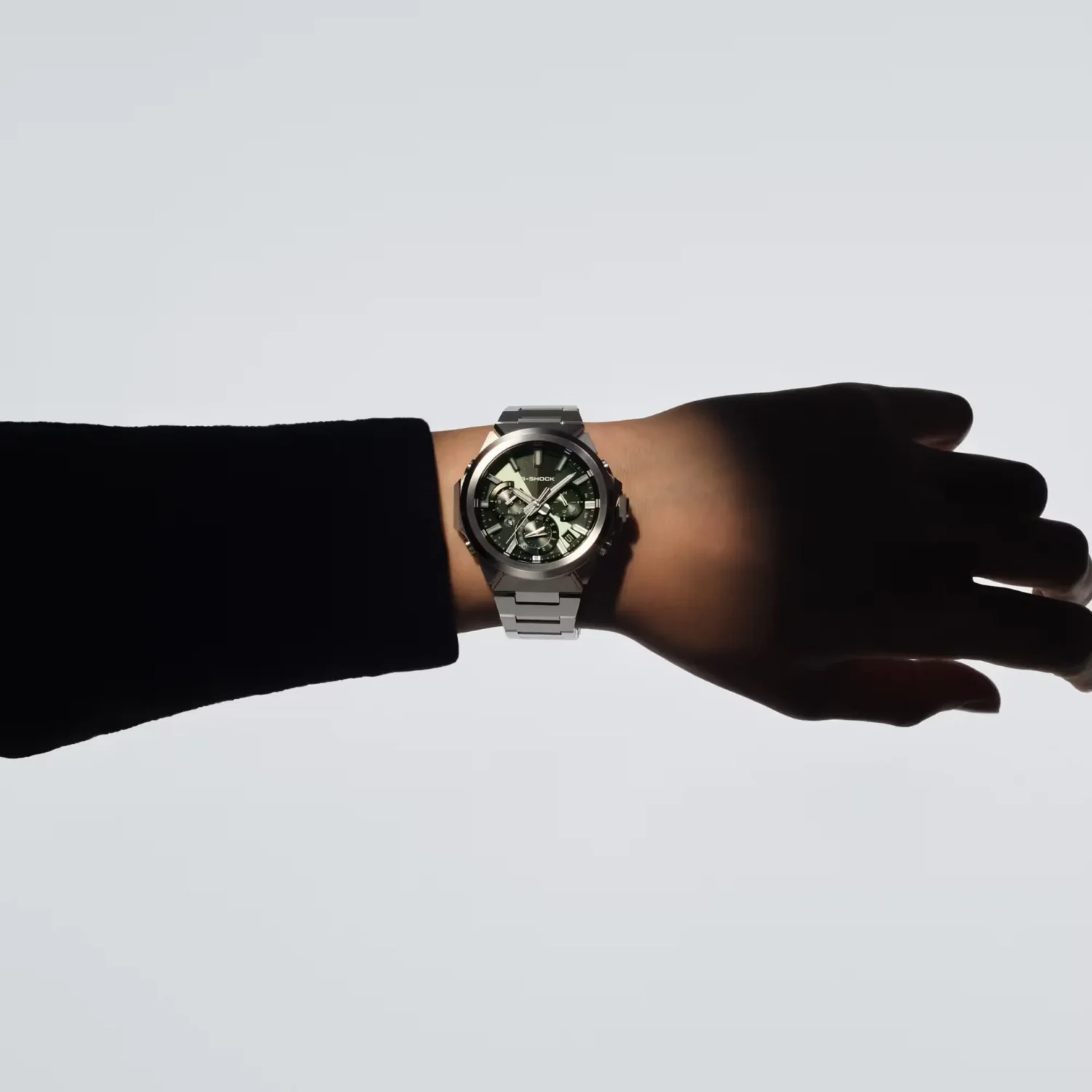 Casio представила премиальные часы G-Steel GST-W1000 с тонким стальным корпусом