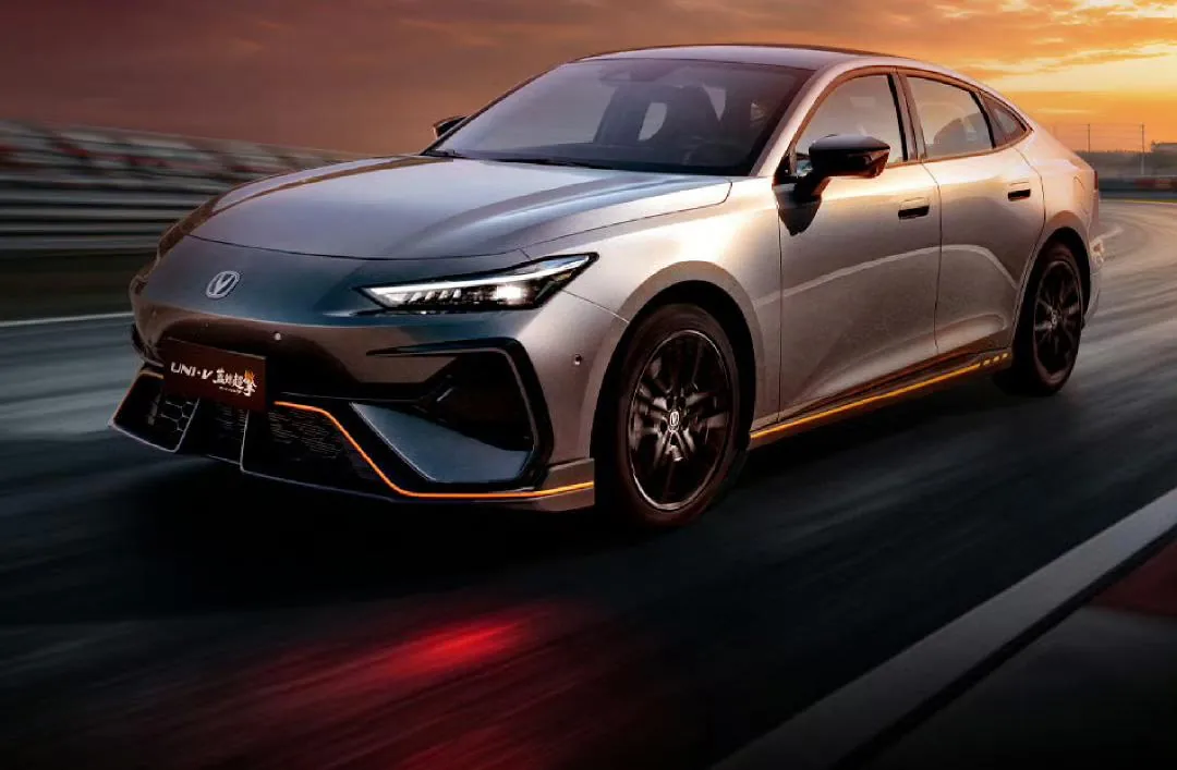 Changan запустил продажи гибридного Uni‑V Blue Whale Hybrid за 110 тыс. юаней