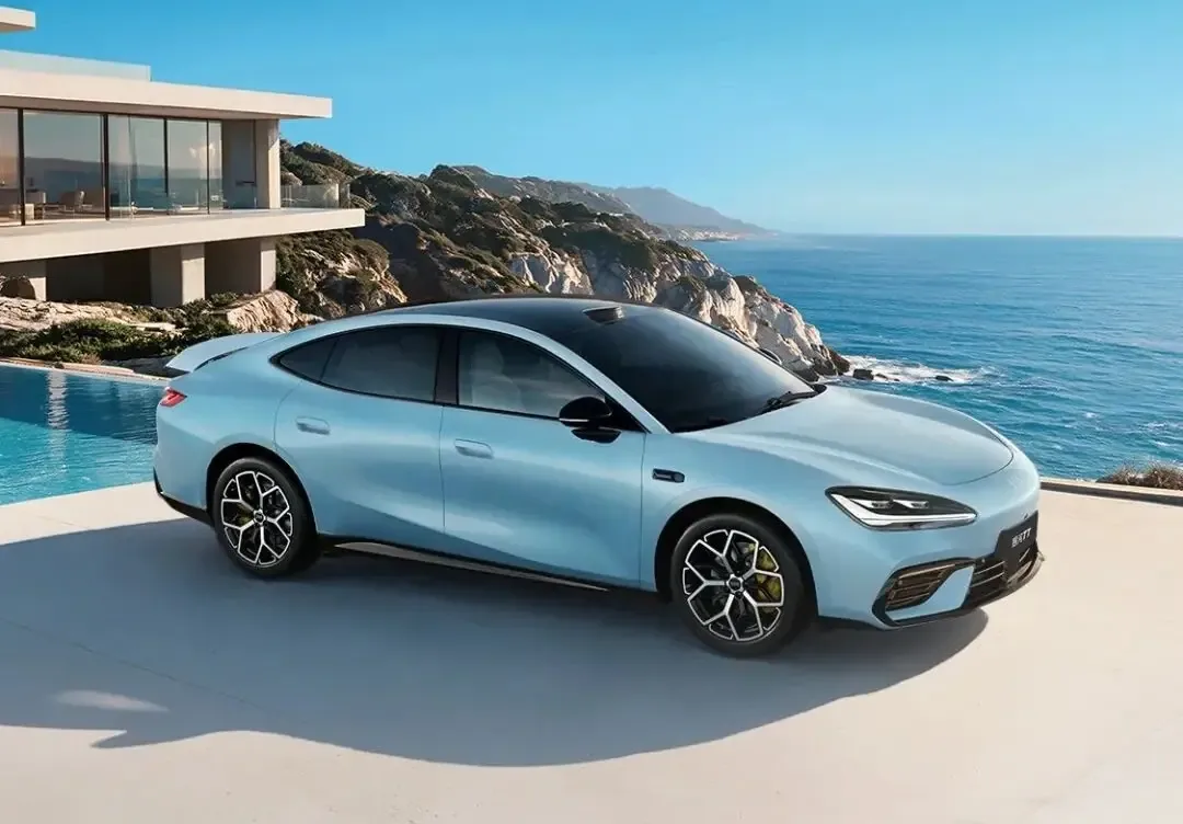Geely Galaxy TT получила 10 тыс. заказов за 15 минут в Китае