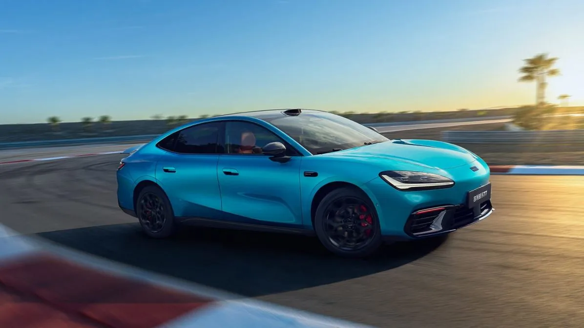Geely TT: электроседан с батареей CATL и ценой от $19 100 (около 1 608 200 рублей)