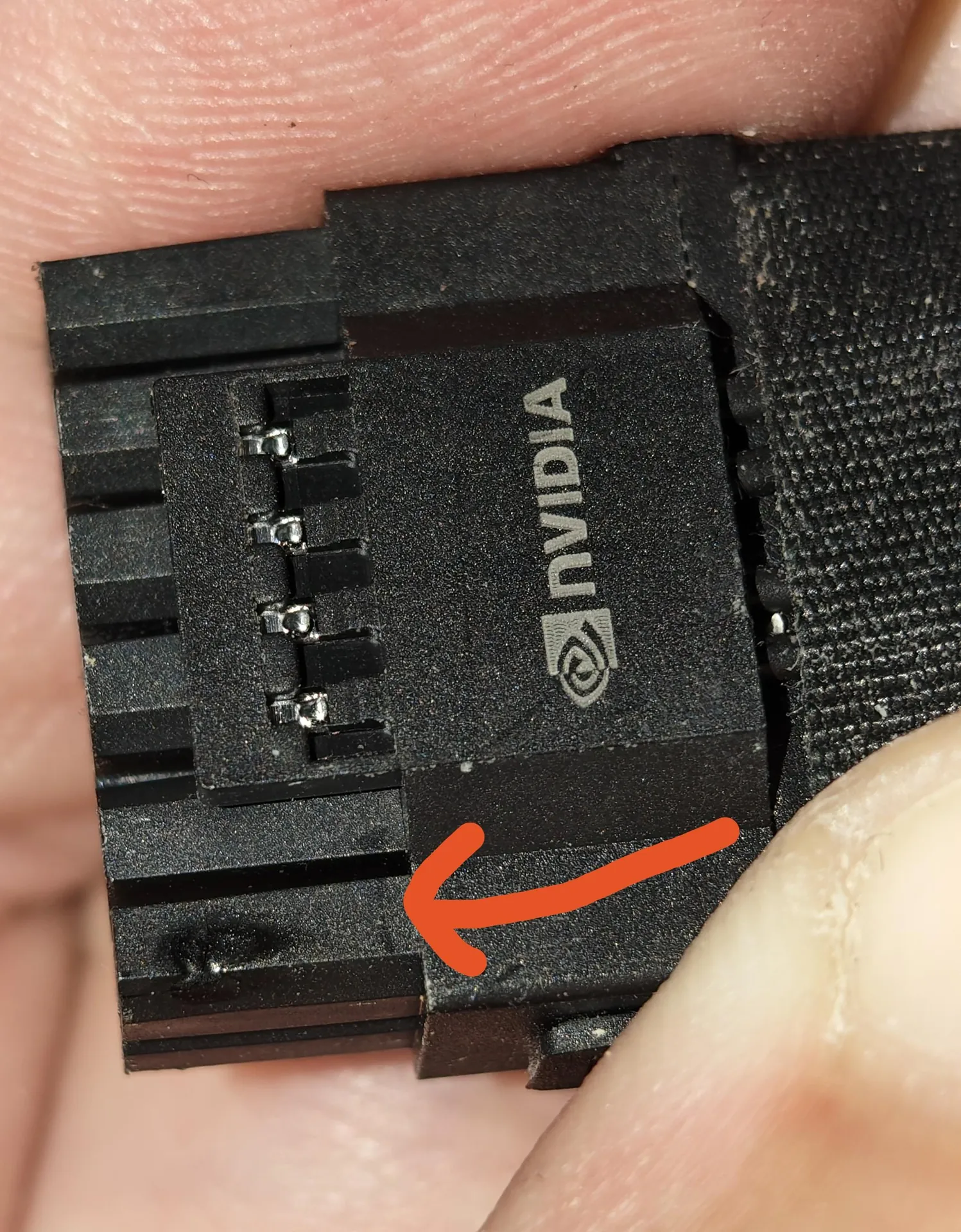 Gigabyte RTX 4090 оплавилась при лимите мощности 80%